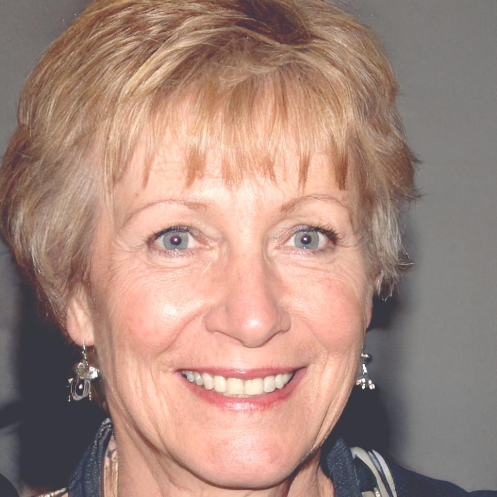 Carmen Ruiz, Analista Financiera